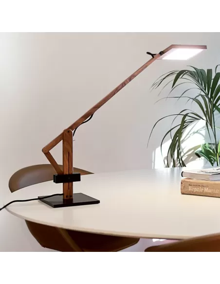 Lampe de table LED 9W Leucos 0009828, hêtre naturel, avec pince de fixation.