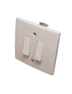 Vimar 06682 10A Boîtier de sécurité à 2 poteaux avec interrupteur à bouton-poussoir et inverseur ? Avec supports