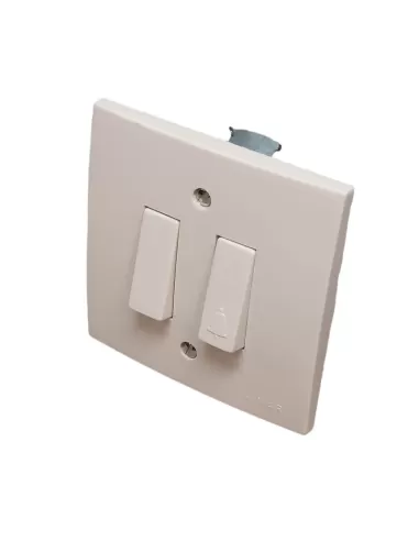 Vimar 06682 10A Boîtier de sécurité à 2 poteaux avec interrupteur à bouton-poussoir et inverseur ? Avec supports