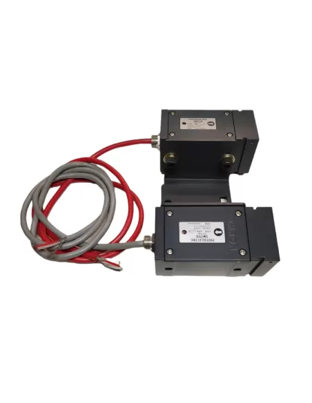 Omron ope-20 photoelectric sensor pair