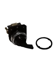 Allen-Bradley M6472N 3-Pos Lever Selector Left Fixed, Right with Retardant 30mm Breter 2