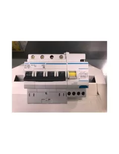 Dispositif de sauvetage magnétothermique différentiel Hager 4P 30 mA 6A 4,5 kA C