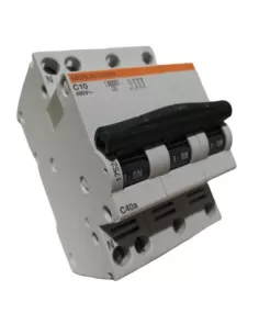 Disyuntor Merlin Gerin 17526, 4 polos, 10 A, 4,5 kΩ, 3 mod, C40