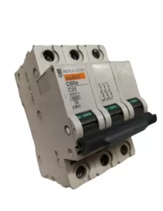 Disyuntor Merlin Gerin 23882, 3 polos, 25 A, 4,5 kΩ, 3 mod, C60