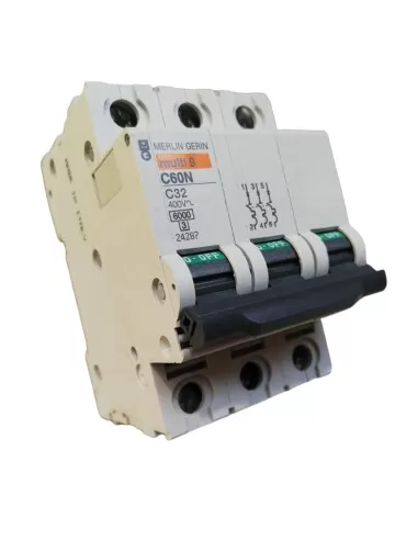 Disjoncteur Merlin Gerin 24287 tripolaire 32 A 6 kΩ C 3mod C60