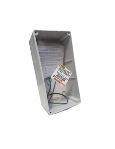 Boîte à parois lisses Merlin Gerin 83909 pour prises de la série compacte