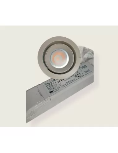 Spot encastré Iguzzini laser blanc, cadre fixe, LED 1 x 10 W, blanc chaud 3000 K, diamètre 75 mm, culot moyen, 3 x P405 701 0