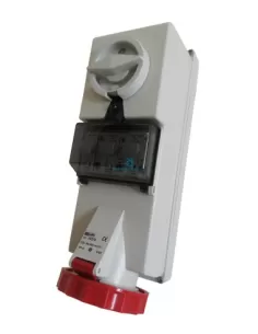 Prise murale Schyller 16370 avec protection par fusible et témoin lumineux, triphasée 32 A, 380 V, IP55.