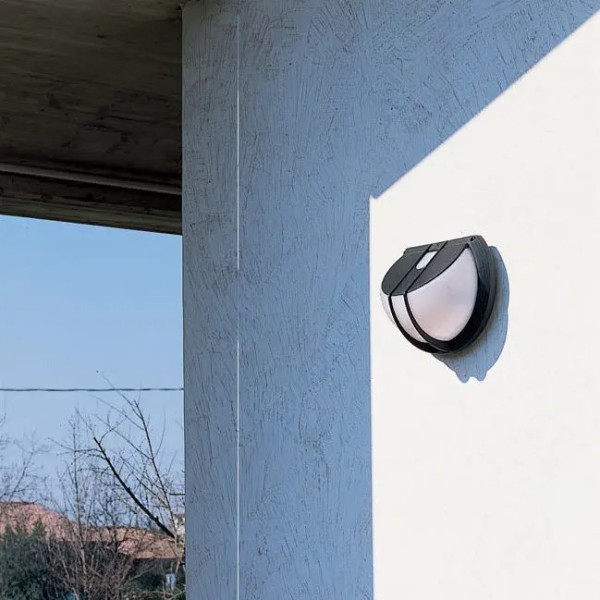 Ivela 132211: Applique Nera FLC 1x18 G24D2 - L'illuminazione perfetta