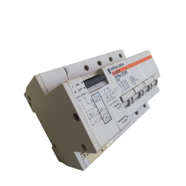 Merlin gerin 18146 interruttore reflex xc40 4p 40a 4,5k comando 220v curva c