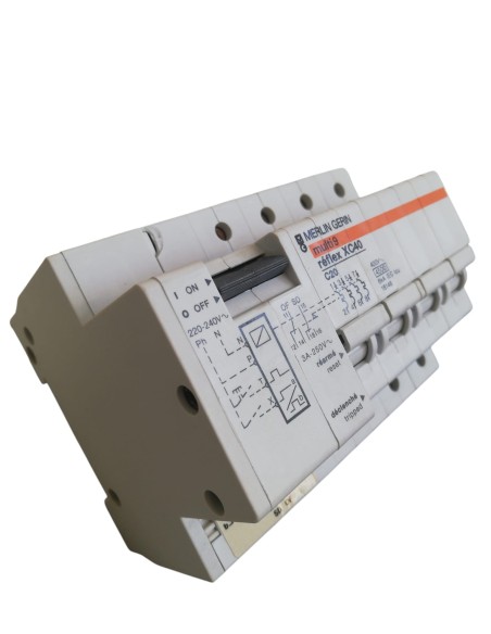 Merlin gerin 18146 reflex switch xc40 4p 40a 4.5k control 220v curve c