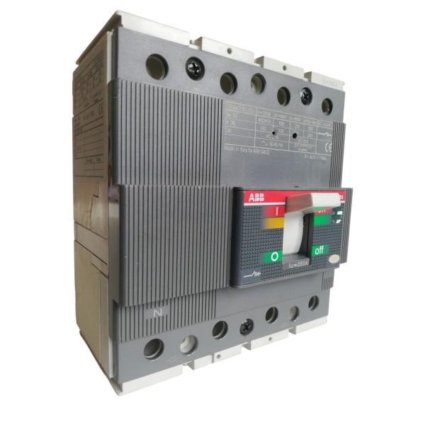 INTERRUTTORE SEZIONATORE T3D 4P 250A