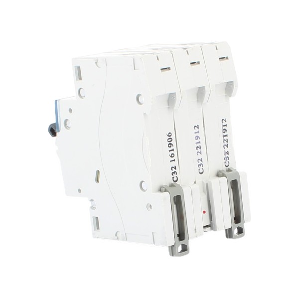 Bticino fn830yc32 btdin interruttore magnetotermico 3p curva c 32a 10ka 400v 230v