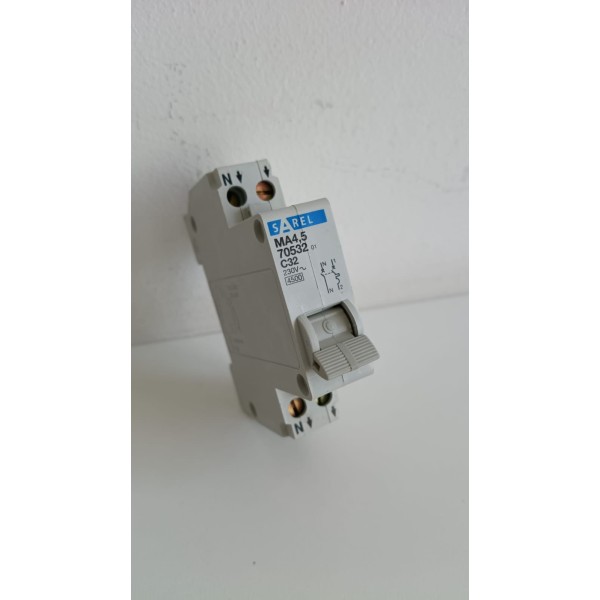 Schneider sl70532 interruttore magn 1p c 32a 4,5ka ma4,5