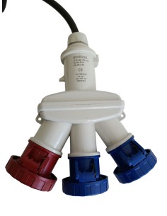 Scame 606 3515-059 scame adattatore triplo c//cavo ip66 spina 3p n t 16a prese 2x 2p t 16a // 1 da 3p t 16a 606 3515-059 2