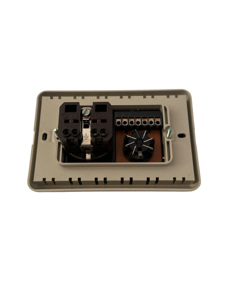 Plaque de terre à 4 modules avec prise Schuko 16 A + prise DIN 7 broches