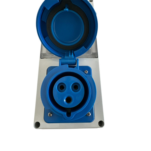 Gewiss GW66237 presa interbloccata verticale con portafusibile e fondo 2p+t 32a 6H ip67